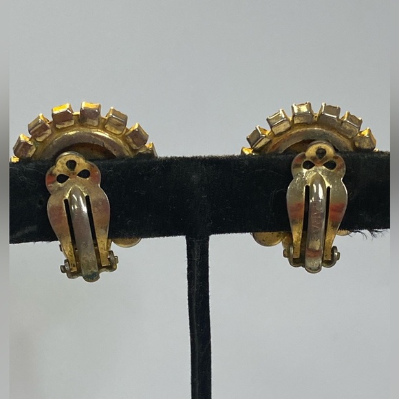 VINTAGE TARA CLIP ON EARRINGS - Picture 3 of 7